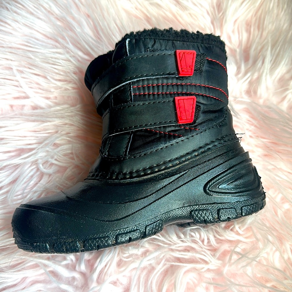 Snow boots